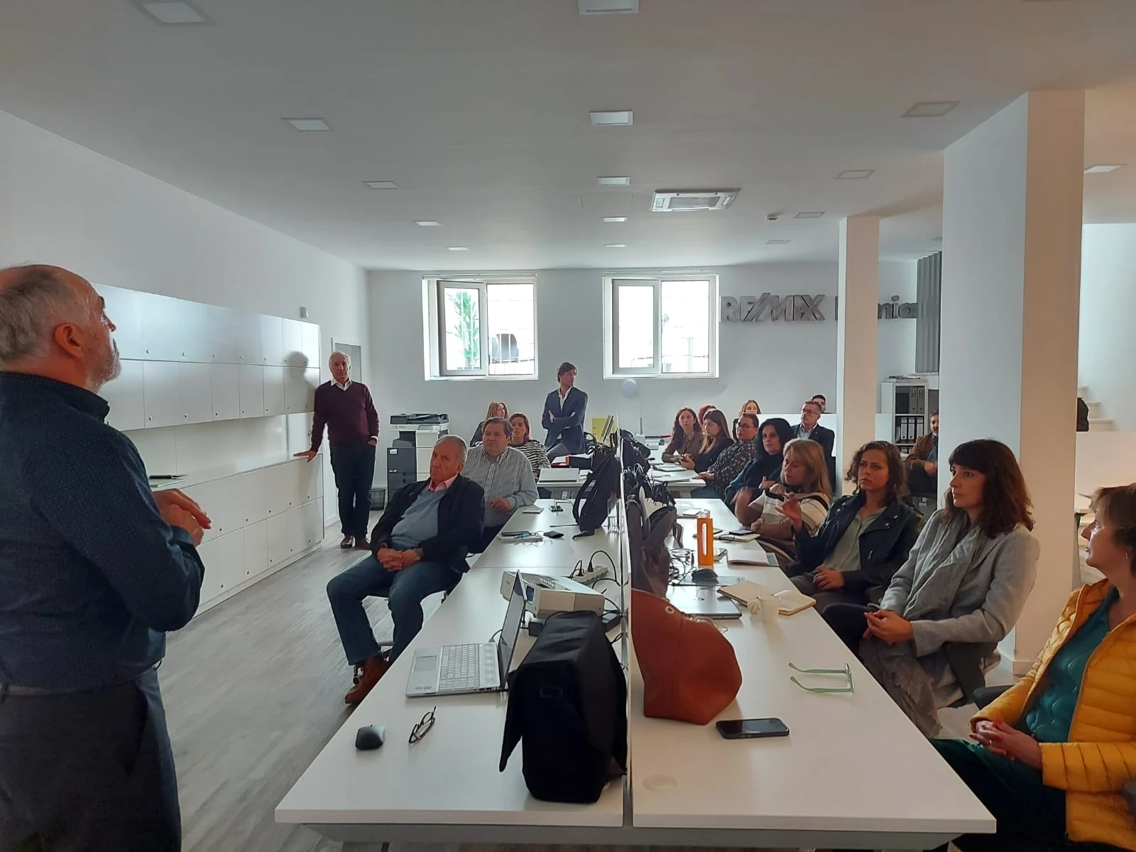 Devo constituir uma sociedade comercial?